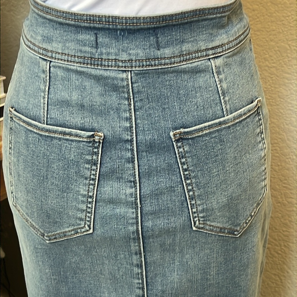 We The Free Maddie Denim Midi Jean Skirt Size 26 - Picture 7 of 9